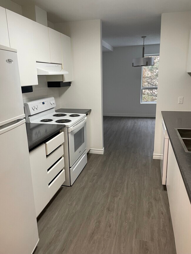 Building Photo - The Pines