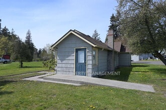 Building Photo - 3208 E Mahogany St