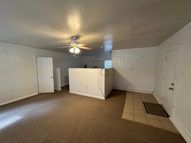 Building Photo - 2025 Davis Rd