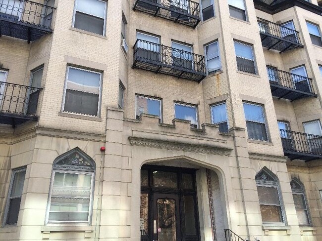 Building Photo - 46 Westland Ave
