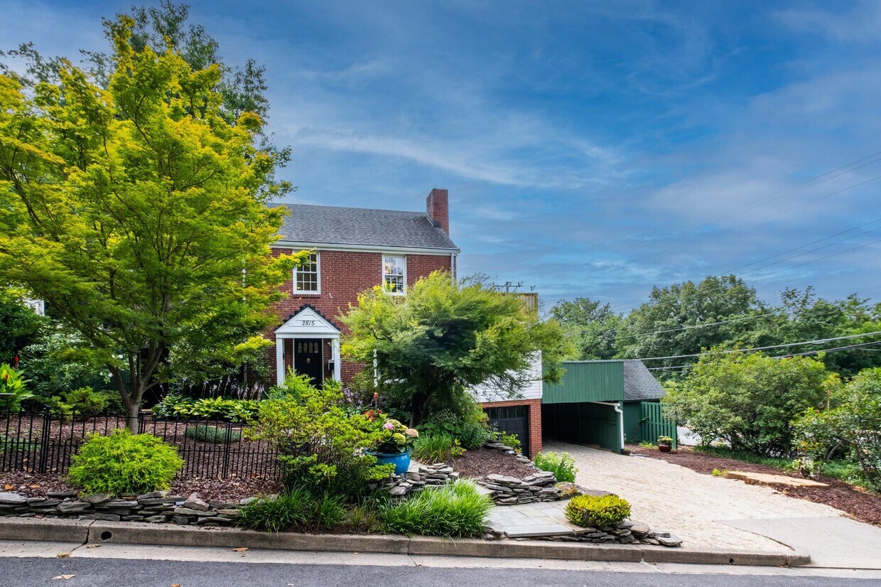 Primary Photo - 2815 S Ives St