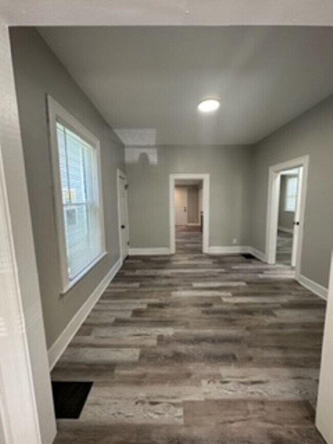 Foto del edificio - 2 Bedroom Home with Fenced in Backyard!