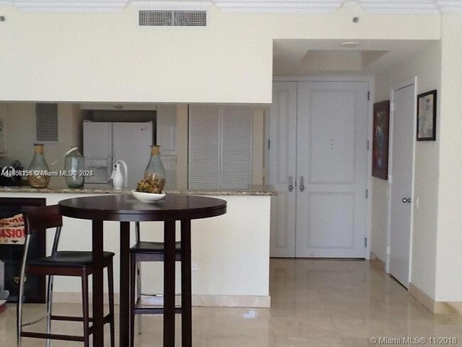 Building Photo - 808 Brickell Key Dr