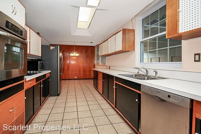 Building Photo - 3 br, 2 bath House - 467 16th Ave NW