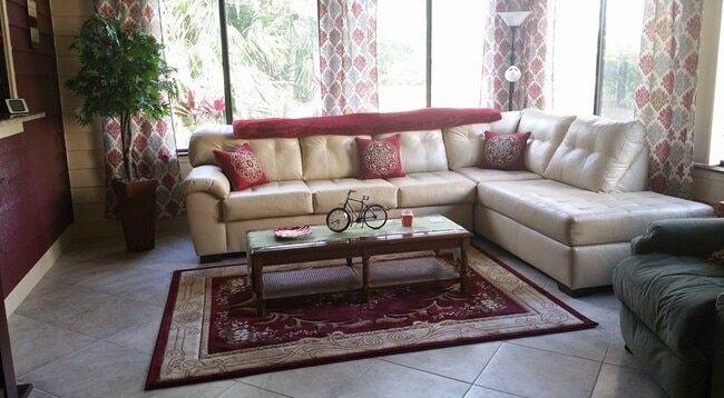 Family Room - 145 Gull Cir N