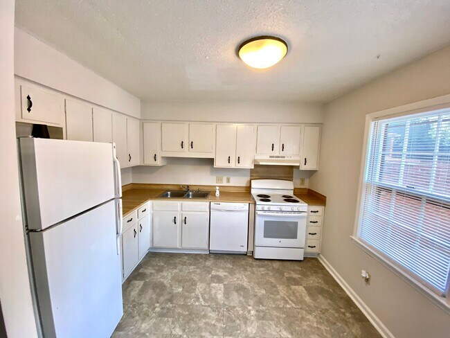 Foto del edificio - Charming 2-bedroom 1.5-bath home 10 minute...