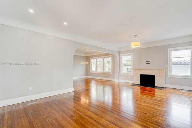 Foto del edificio - 428 SW 23rd Rd