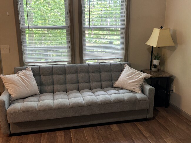 Building Photo - 121 Voncannon Dr