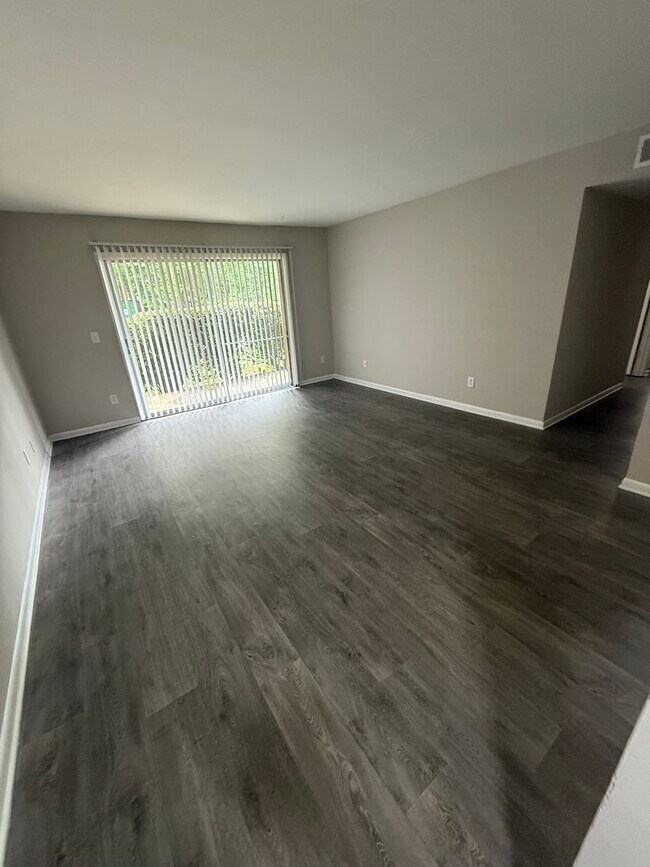Foto del edificio - 220 Orchard Trace Ln