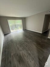 Building Photo - 220 Orchard Trace Ln
