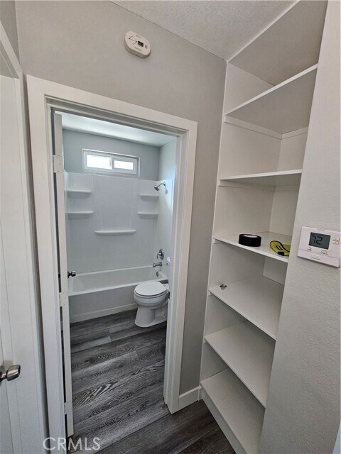 Foto del edificio - 8844 Emerald Ave