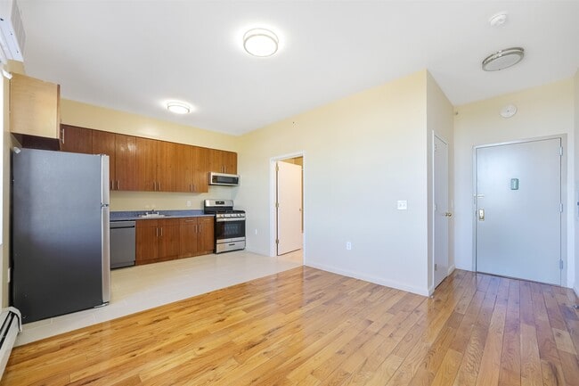 Building Photo - 520 Belleville Ave