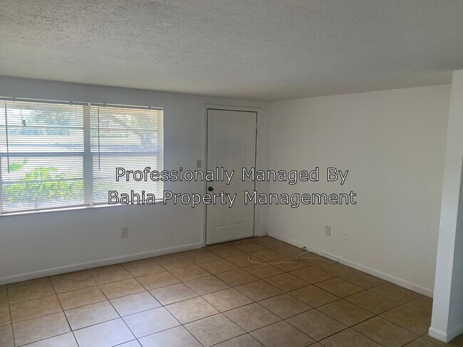 Foto del edificio - 8938 Temple Terrace Hwy