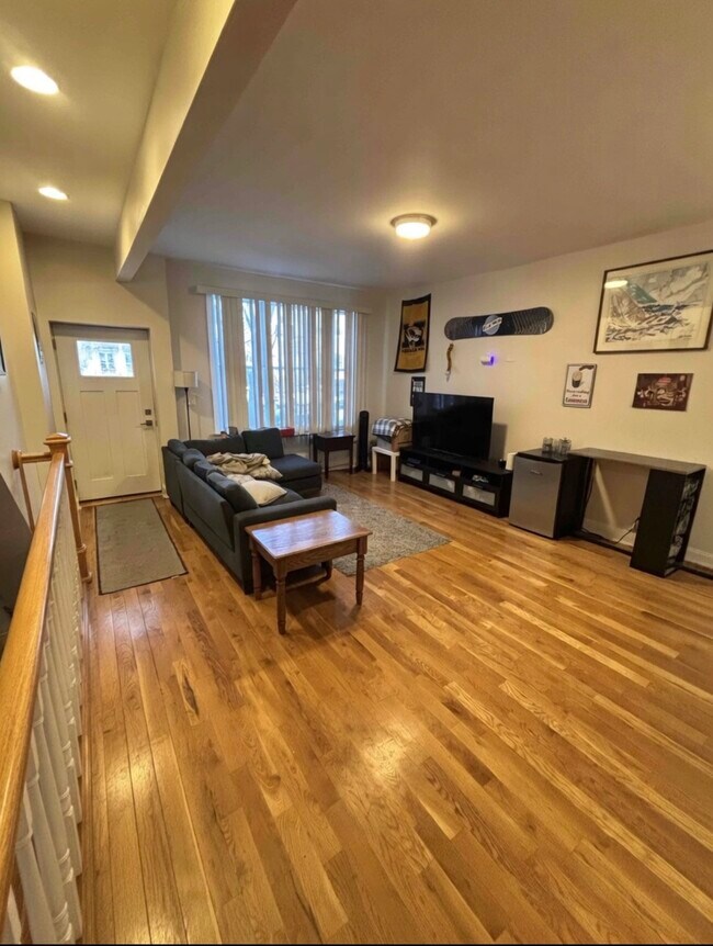 Foto del edificio - 3114 N Southport Ave