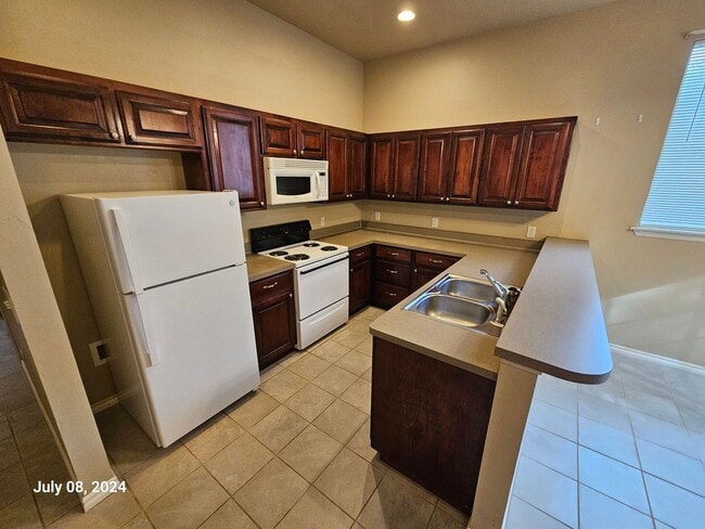 Building Photo - (3) Bed/(2.5) Bath Townhouse in Core Norma...