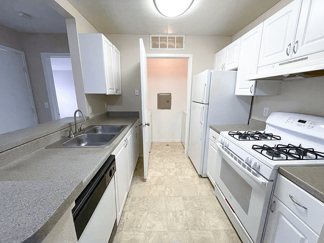 Apartment with Dishwasher! - Waterford Pines