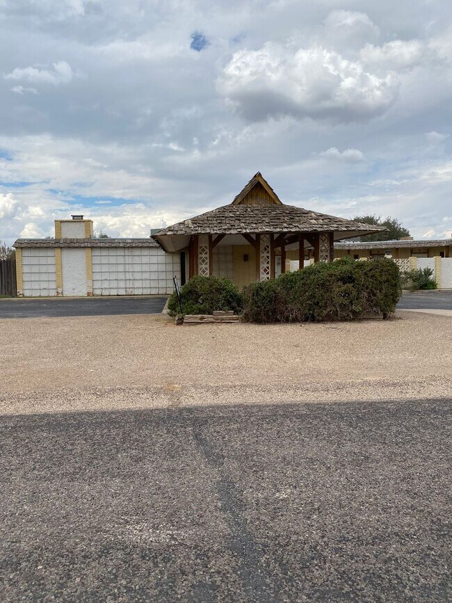 Foto del edificio - 6151 Denis Ln