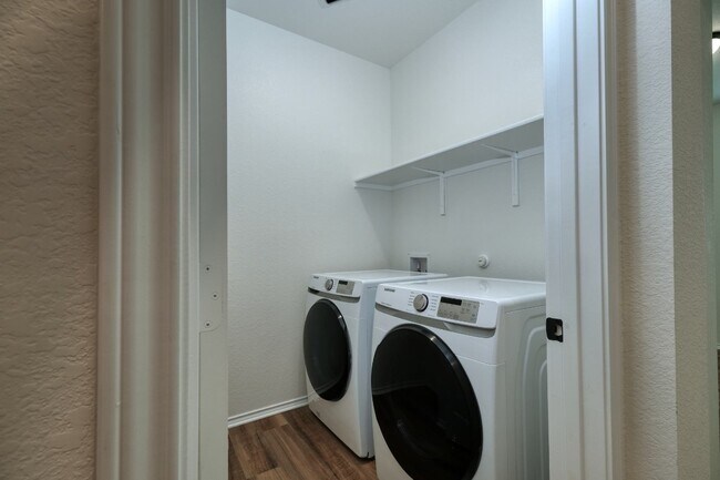 Building Photo - 712 Zelia Gln