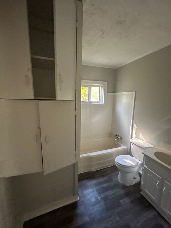 Foto del edificio - 319 Woody Dr