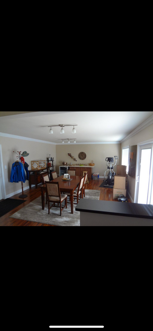 Building Photo - 7108 N Miramar Dr