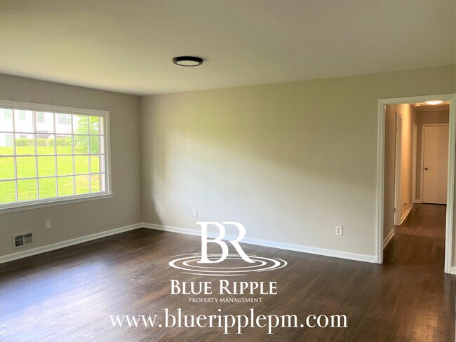Building Photo - Freshly Painted with New Appliances Plus F...