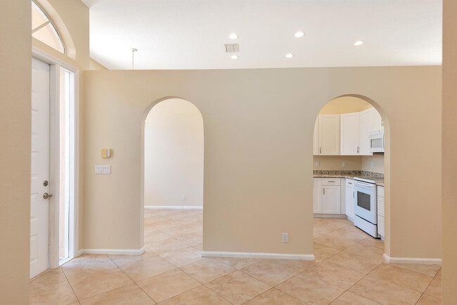 Building Photo - 5319 Ventura Dr