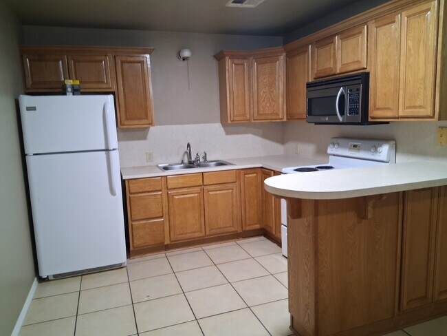 Building Photo - 111 E Sandy Creek Dr
