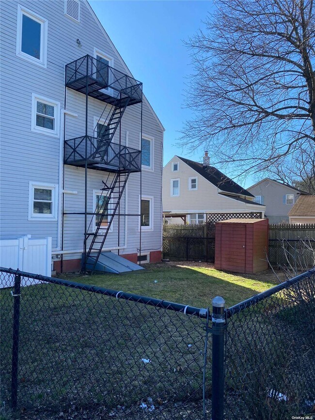 51 S 1st St, Bethpage, NY 11714 Townhome Rentals in Bethpage NY