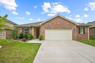 Building Photo - 2421 Frio River Rd