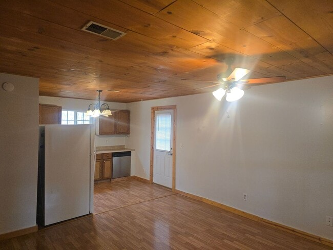 Building Photo - 15705 Hallmark Ln