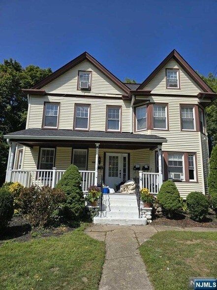 Photo - 542 Doremus Avenue Unit 1