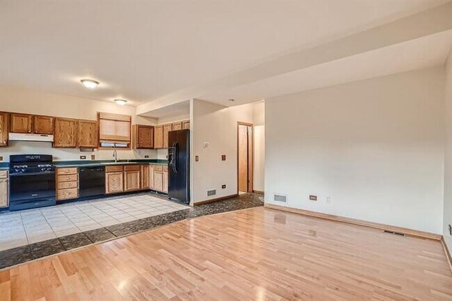 Building Photo - 38903 N Cedar Crest Dr
