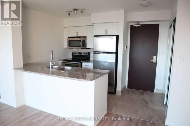 Photo du bâtiment - 208-2208 Enfield Pl