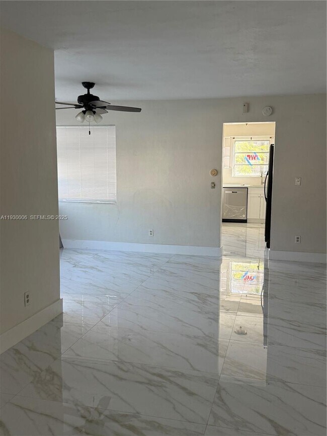 Foto del edificio - 1400 NE 191st St