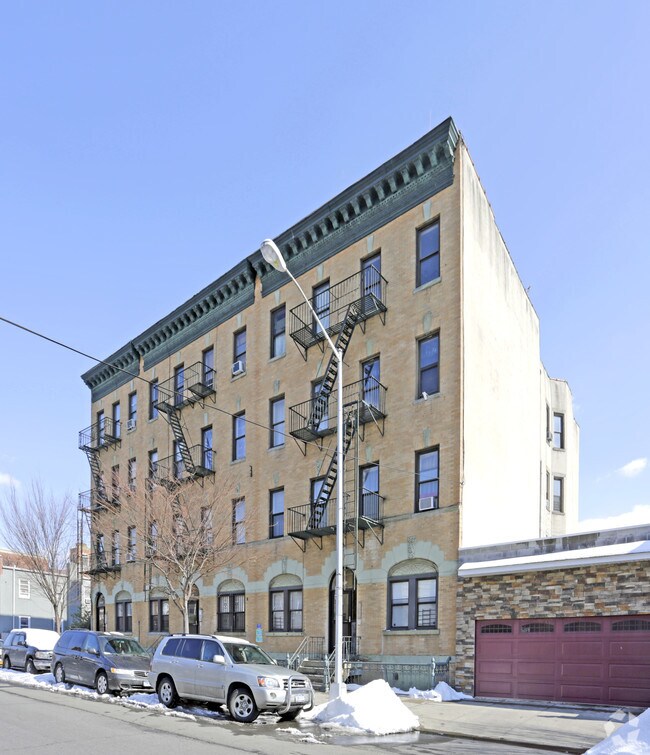 Building Photo - 30-11-3015 14th St