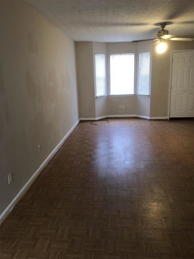 Foto del edificio - 213 E Wilson St