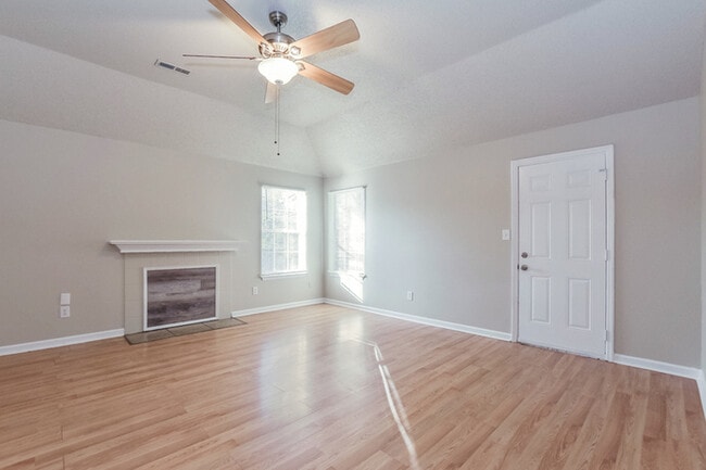Foto del edificio - 14002 Whitehurst Cir SW