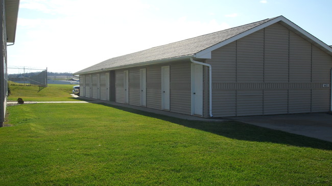 Single stall garage with opener - 1603 Breca Ridge Dr