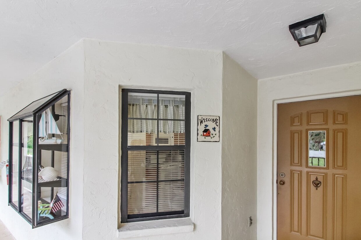 Primary Photo - Seasonal Condo for Rent in Pine Hollow