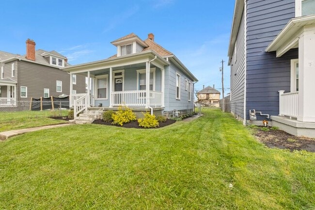 Building Photo - 84 N Oakley Ave