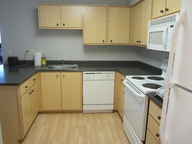 Building Photo - 9837 NE Irving St