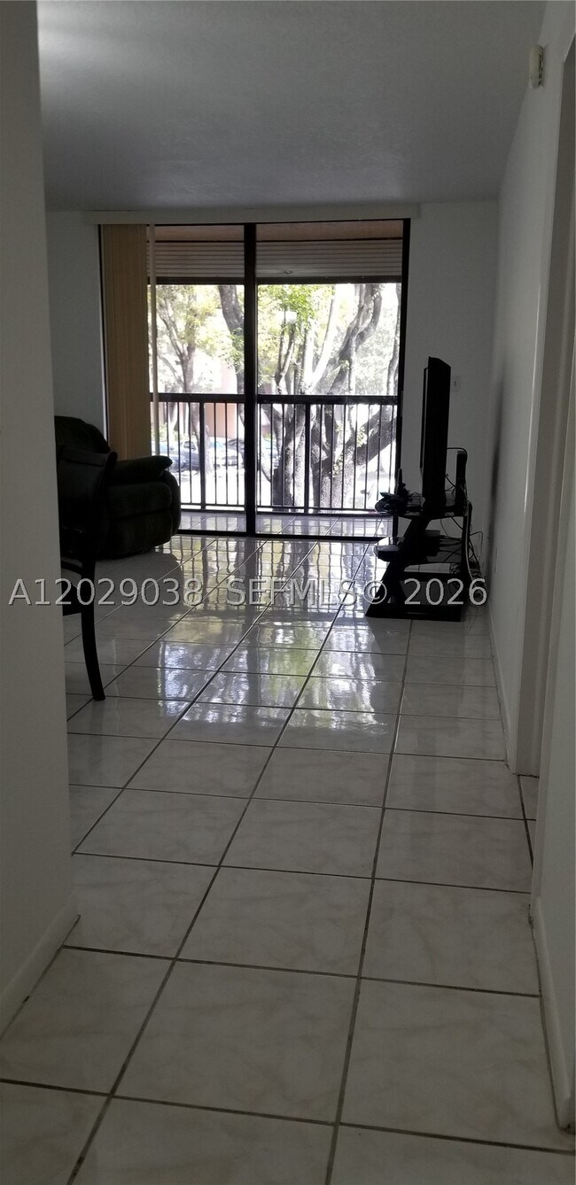 Foto del edificio - 14201 N Kendall Dr