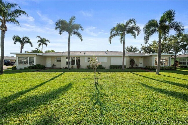 Foto del edificio - 220 Country Ln