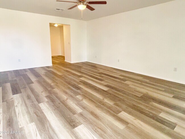 Building Photo - 2027 N 66th Dr