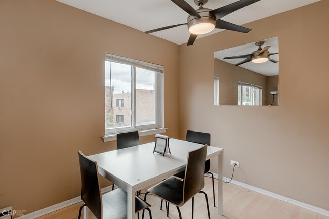 Foto del edificio - 3825 N Pine Grove Ave