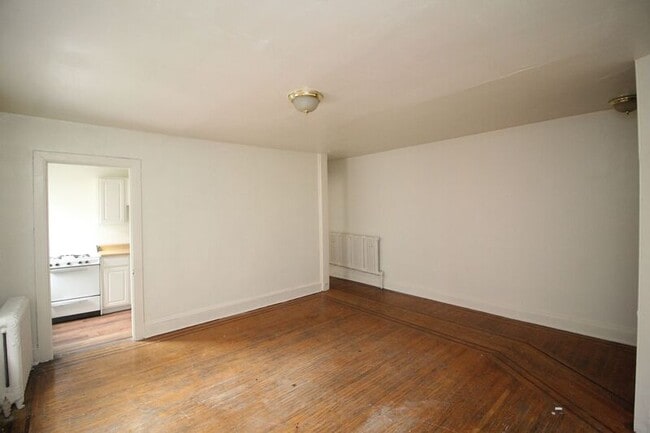 Building Photo - 932 N Charles St