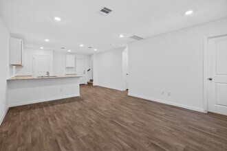 Building Photo - 11806 Holly Hurst Dr