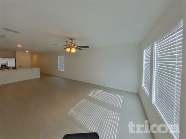 Building Photo - 811 Ponderosa Ln