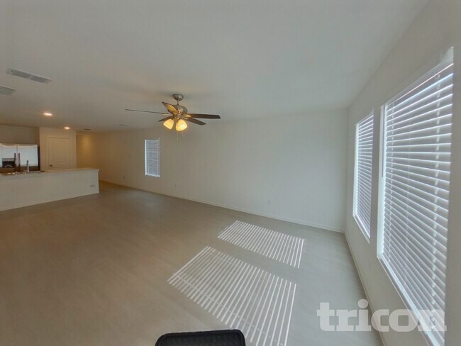 Foto del edificio - 811 Ponderosa Ln