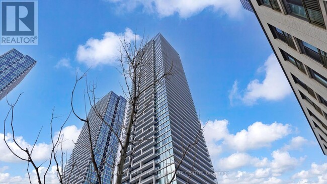 Building Photo - 950 Portage Pkwy